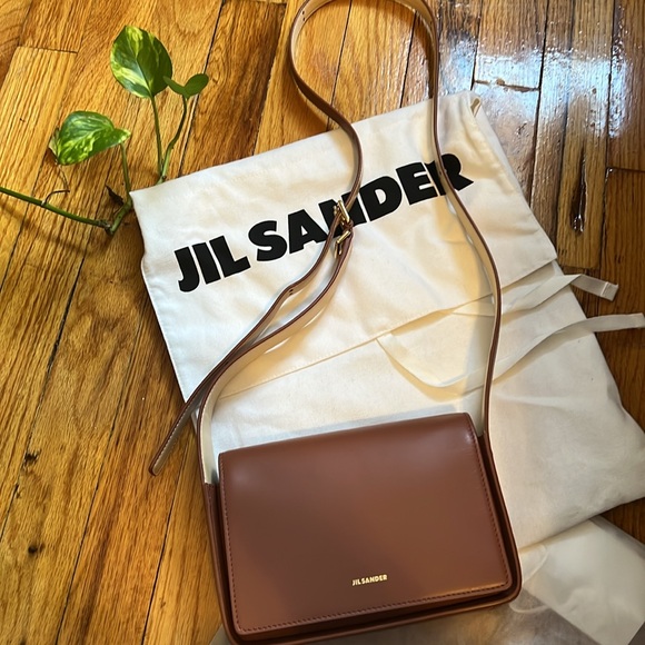 Jil sander shoulder bag in like new condition- comes with dustbag - Picture 4 of 11
